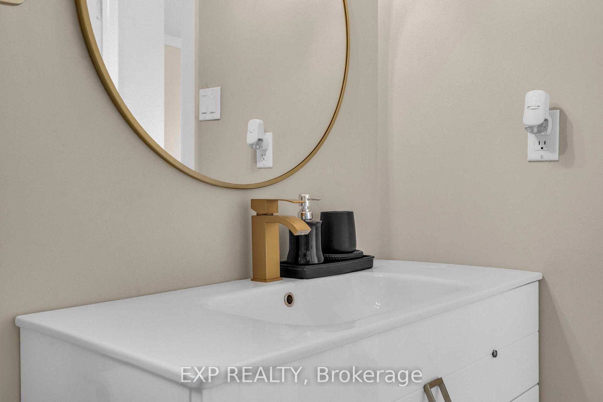 Photo 25 of 66 Whitefaulds Road, Vaughan, Maple — HOMEH