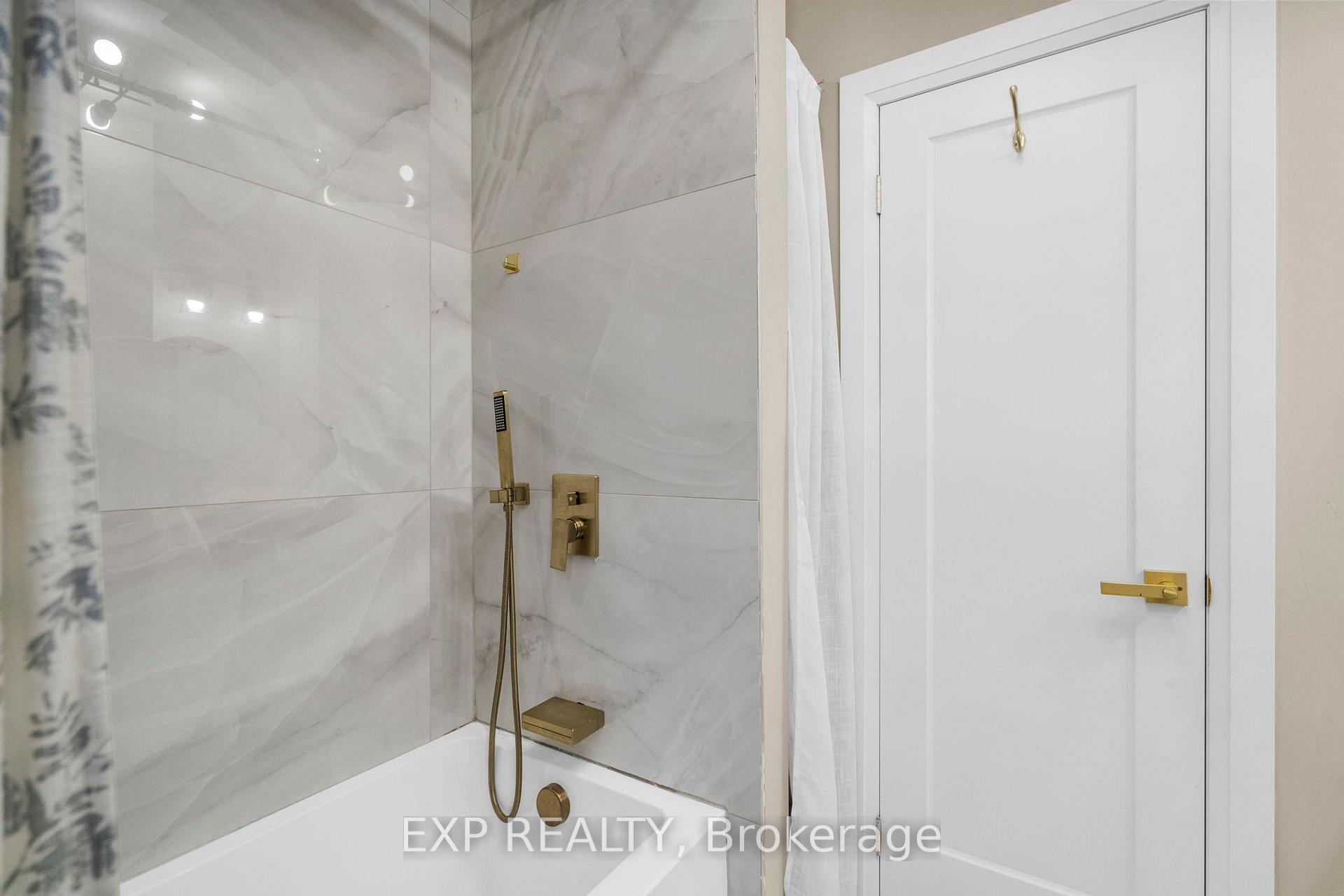 Photo 32 of 66 Whitefaulds Road, Vaughan, Maple — HOMEH