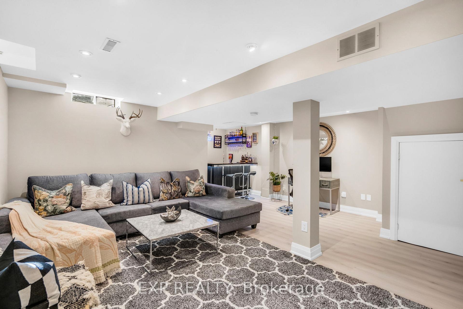 Photo 35 of 66 Whitefaulds Road, Vaughan, Maple — HOMEH