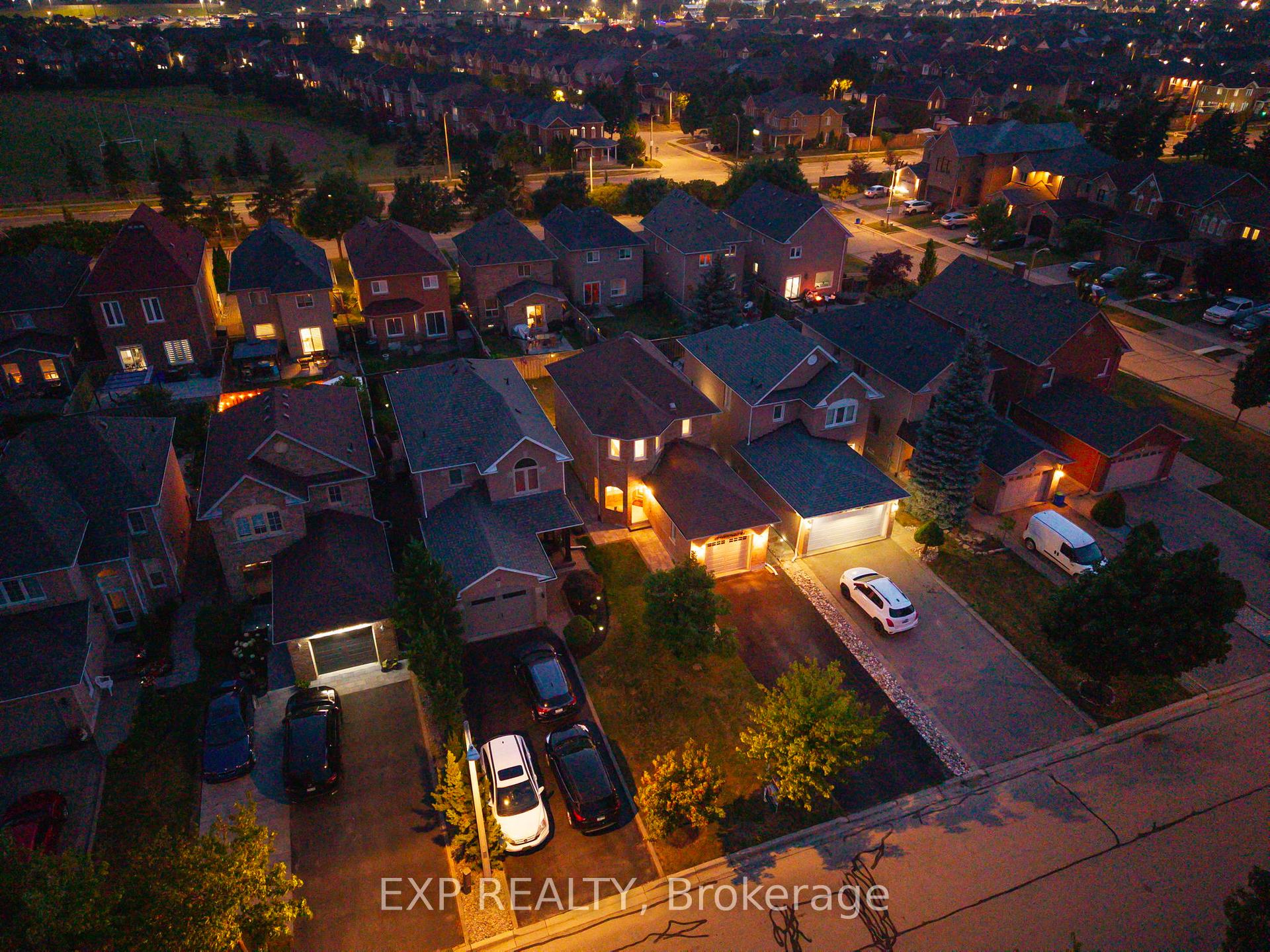 Photo 42 of 66 Whitefaulds Road, Vaughan, Maple — HOMEH