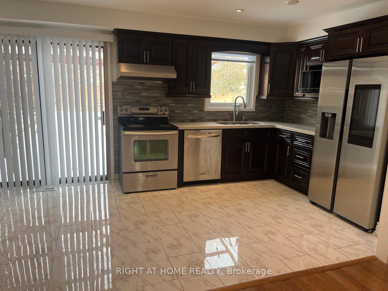 Photo 3 of 78 Rejane Crescent, Vaughan, Crestwood-Springfarm-Yorkhill — HOMEH