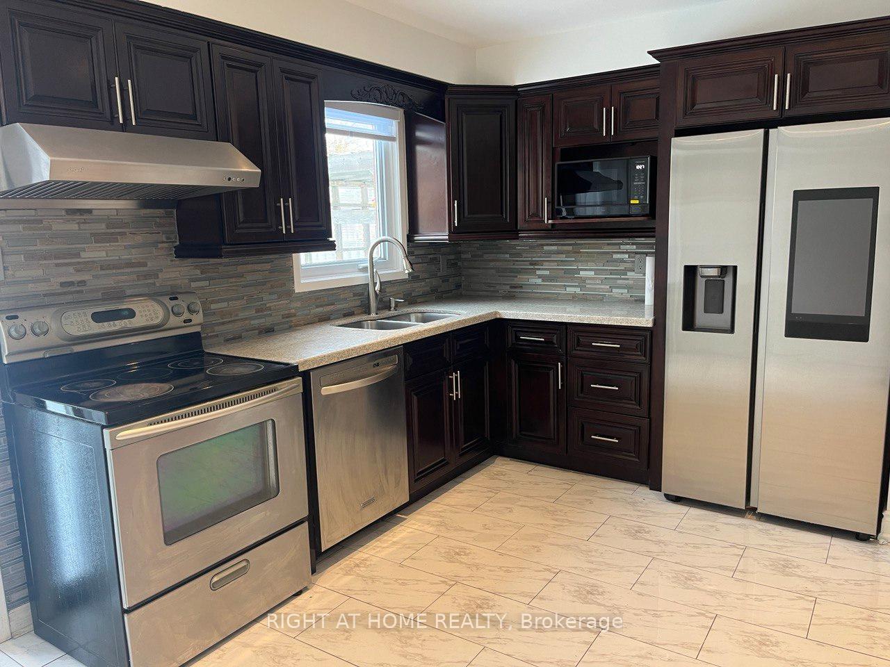Photo 4 of 78 Rejane Crescent, Vaughan, Crestwood-Springfarm-Yorkhill — HOMEH