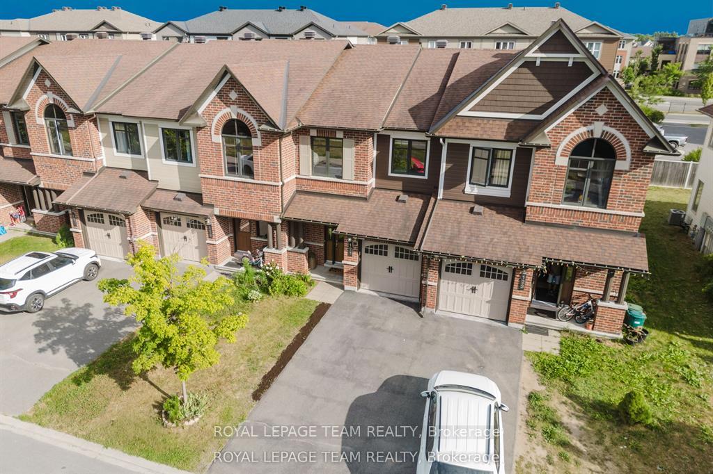 Photo 3 of 121 Mancini Way, Ottawa, Barrhaven - Strandherd — HOMEH