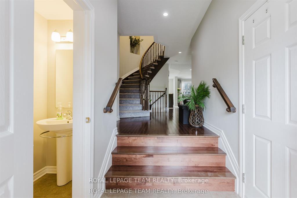 Photo 4 of 121 Mancini Way, Ottawa, Barrhaven - Strandherd — HOMEH