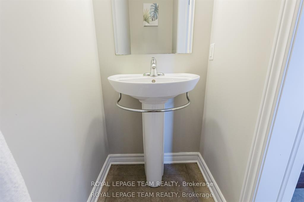 Photo 5 of 121 Mancini Way, Ottawa, Barrhaven - Strandherd — HOMEH