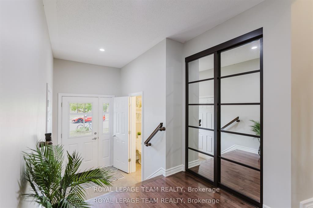 Photo 23 of 121 Mancini Way, Ottawa, Barrhaven - Strandherd — HOMEH