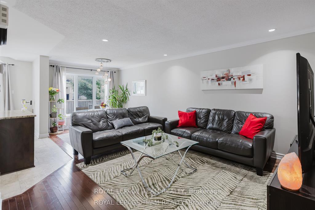 Photo 9 of 121 Mancini Way, Ottawa, Barrhaven - Strandherd — HOMEH
