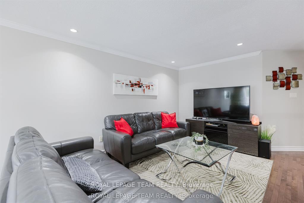 Photo 11 of 121 Mancini Way, Ottawa, Barrhaven - Strandherd — HOMEH