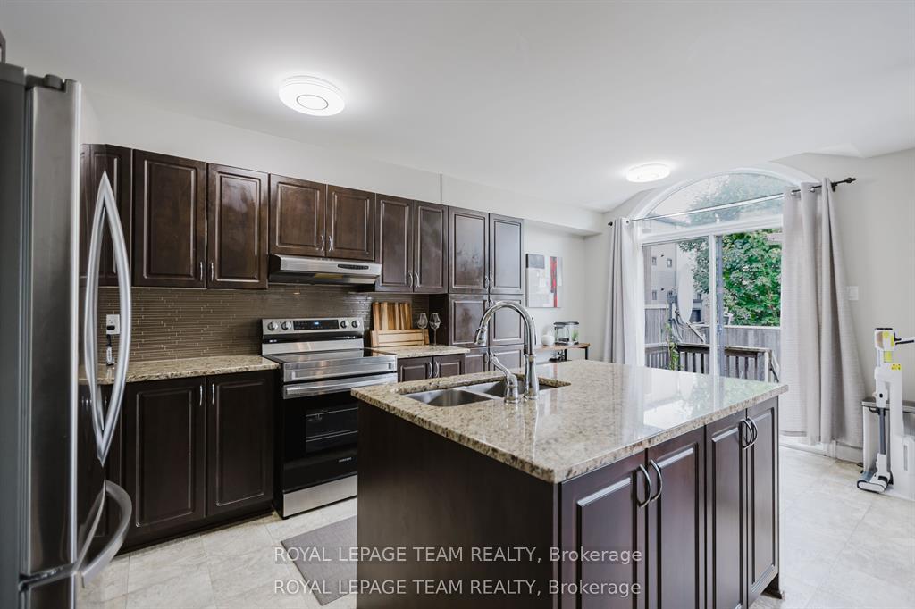 Photo 10 of 121 Mancini Way, Ottawa, Barrhaven - Strandherd — HOMEH