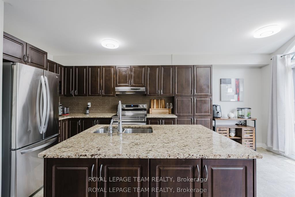 Photo 12 of 121 Mancini Way, Ottawa, Barrhaven - Strandherd — HOMEH