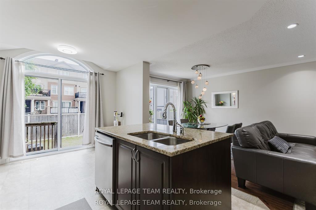 Photo 15 of 121 Mancini Way, Ottawa, Barrhaven - Strandherd — HOMEH