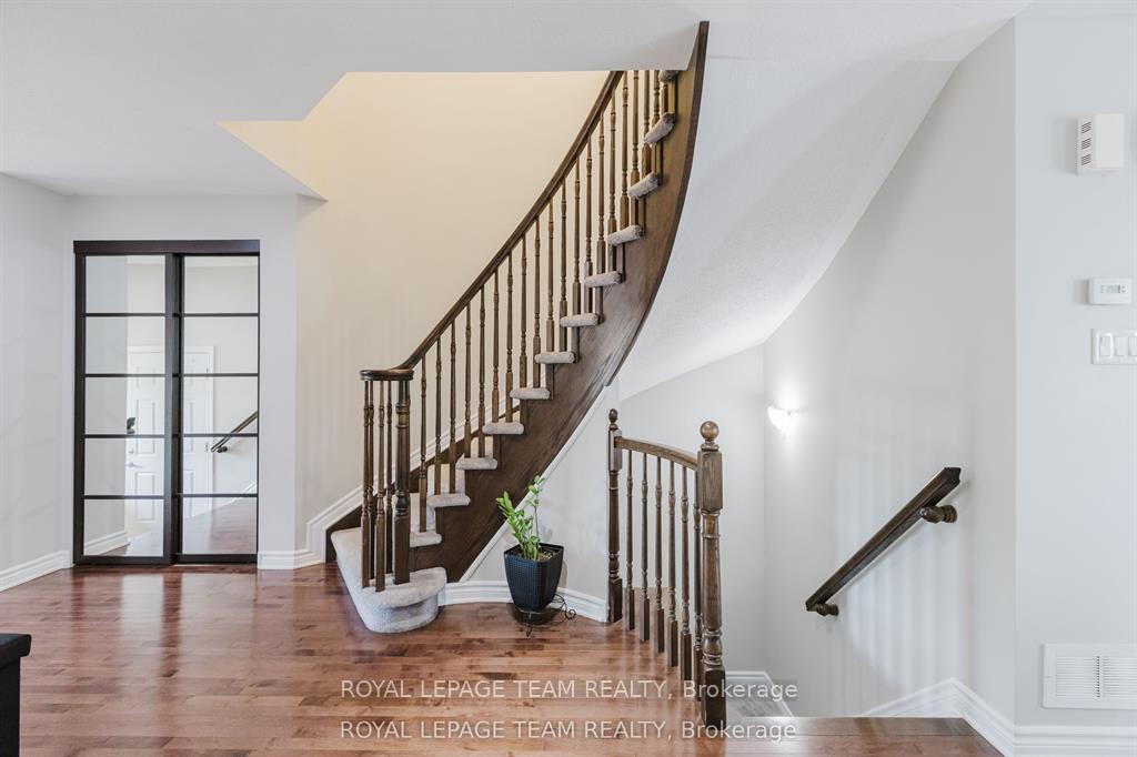 Photo 19 of 121 Mancini Way, Ottawa, Barrhaven - Strandherd — HOMEH
