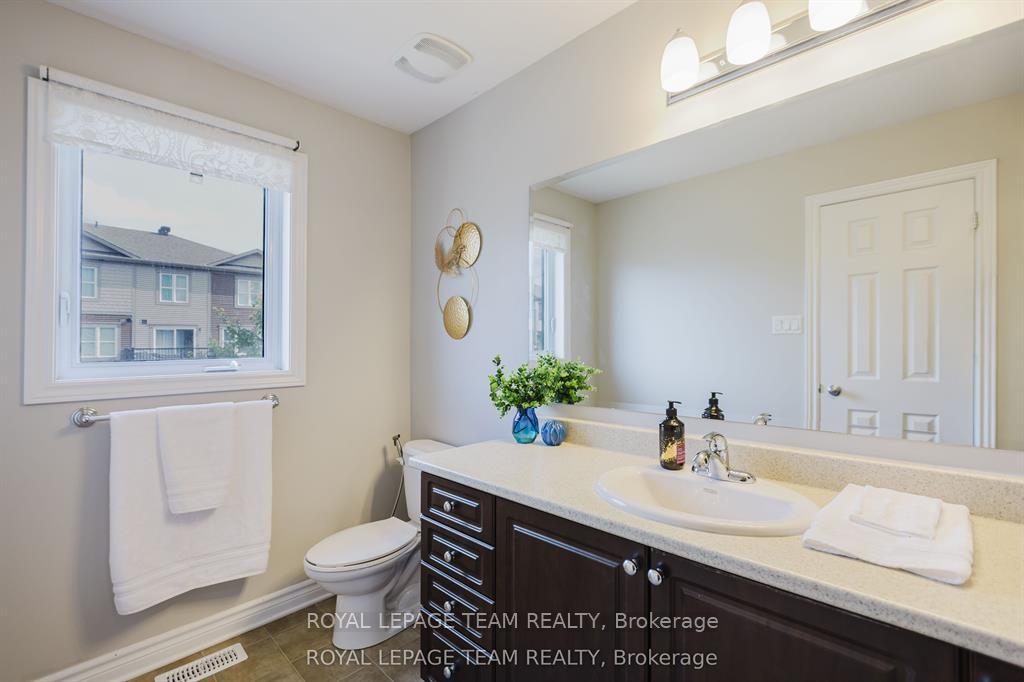 Photo 25 of 121 Mancini Way, Ottawa, Barrhaven - Strandherd — HOMEH