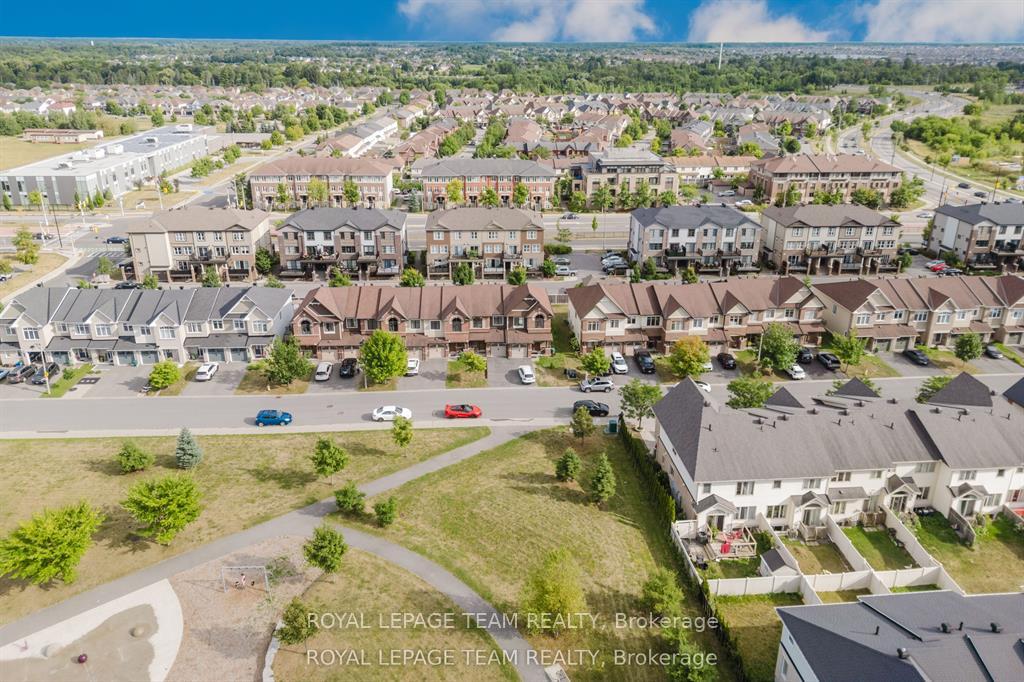 Photo 35 of 121 Mancini Way, Ottawa, Barrhaven - Strandherd — HOMEH