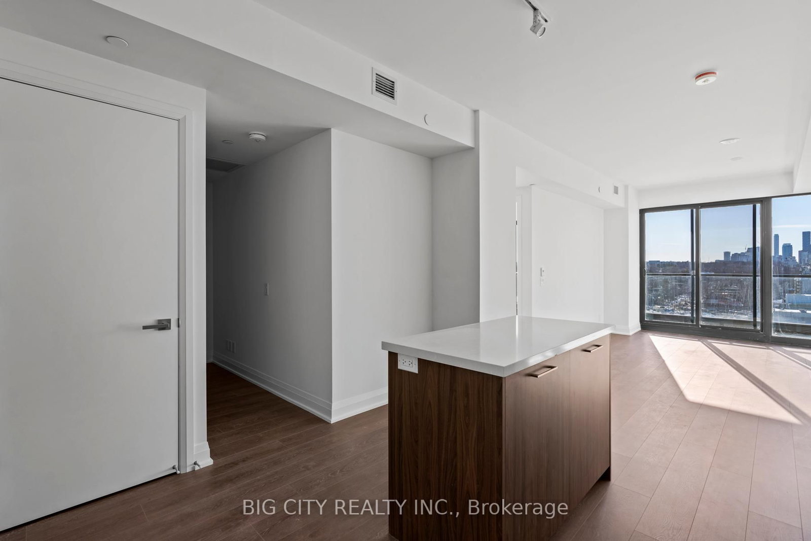 Photo 5 of Unit 1005, 33 Frederick Todd Way, Toronto, Thorncliffe Park — HOMEH