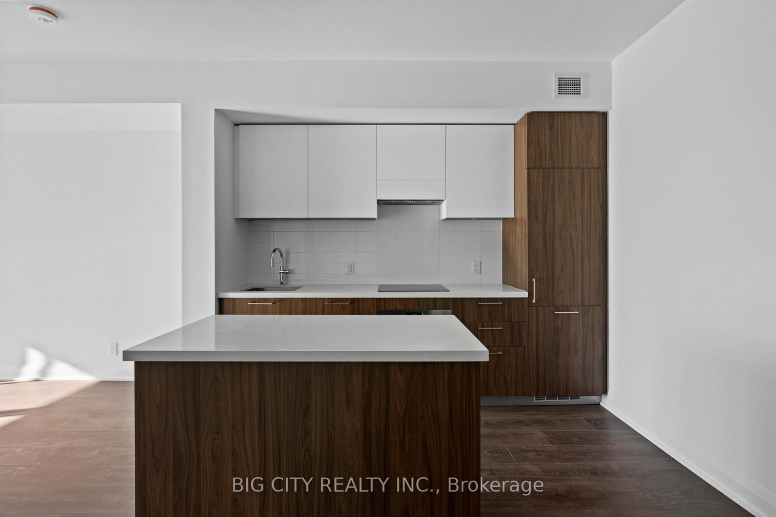 Photo 2 of Unit 1005, 33 Frederick Todd Way, Toronto, Thorncliffe Park — HOMEH