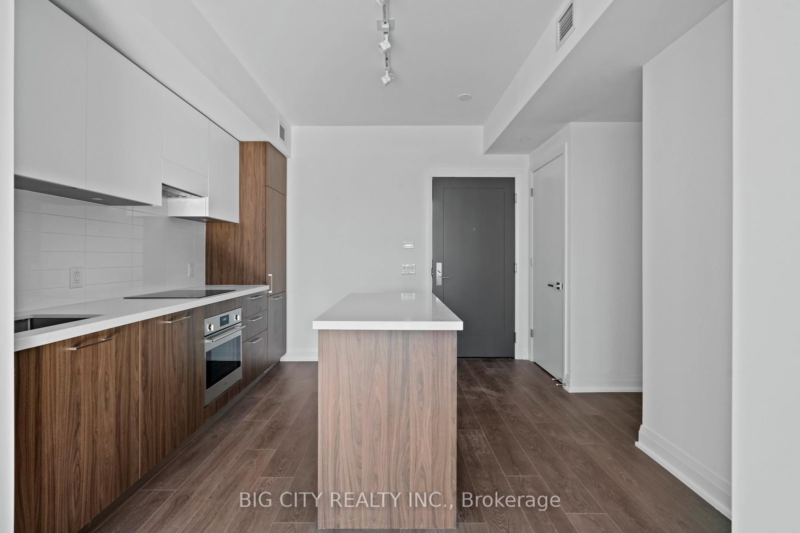 Photo 4 of Unit 1005, 33 Frederick Todd Way, Toronto, Thorncliffe Park — HOMEH