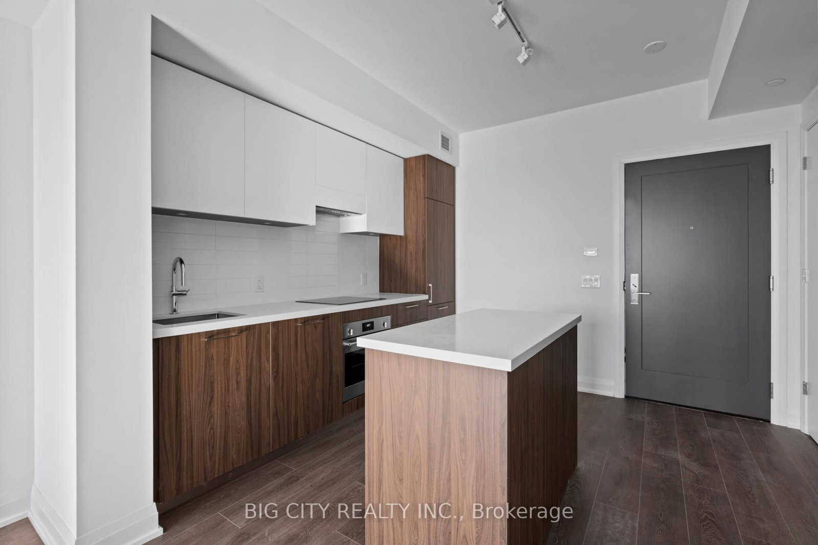Photo 7 of Unit 1005, 33 Frederick Todd Way, Toronto, Thorncliffe Park — HOMEH