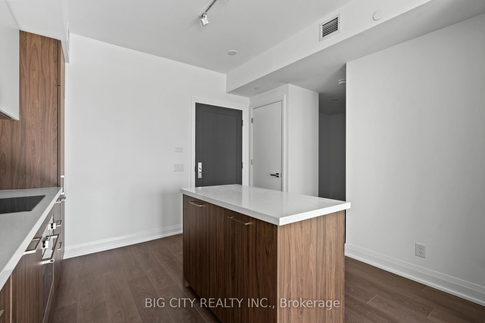 Photo 6 of Unit 1005, 33 Frederick Todd Way, Toronto, Thorncliffe Park — HOMEH