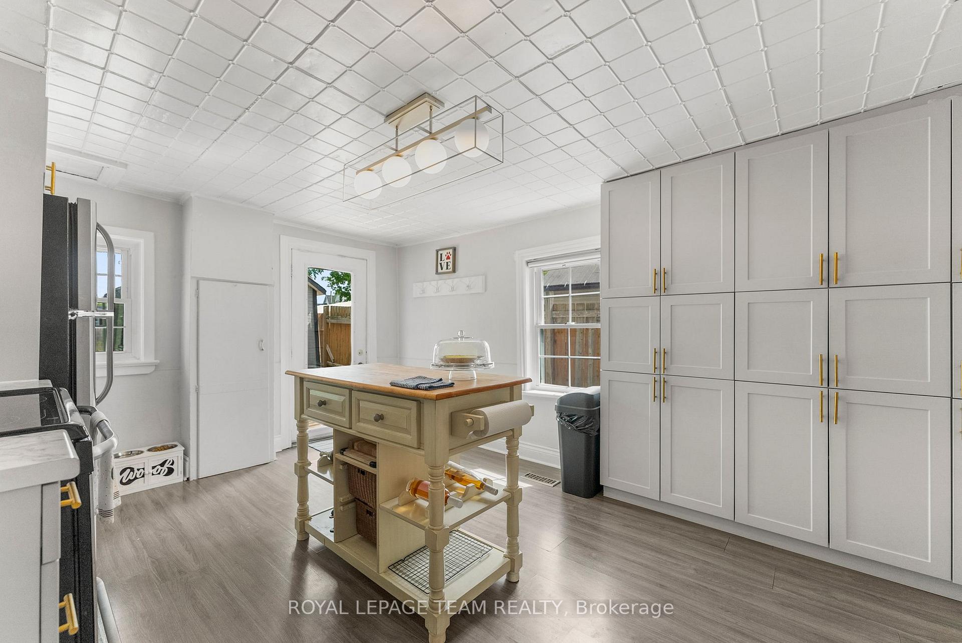 Photo 10 of 79 Russell Street N, Arnprior — HOMEH