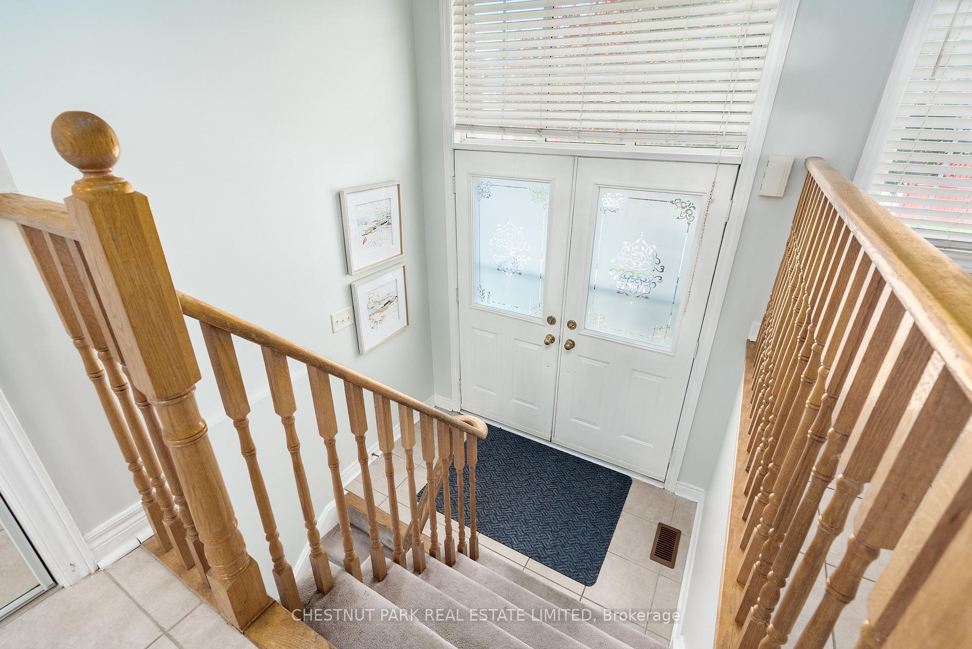 Photo 2 of 84 Macbride Crescent, Vaughan, Maple — HOMEH