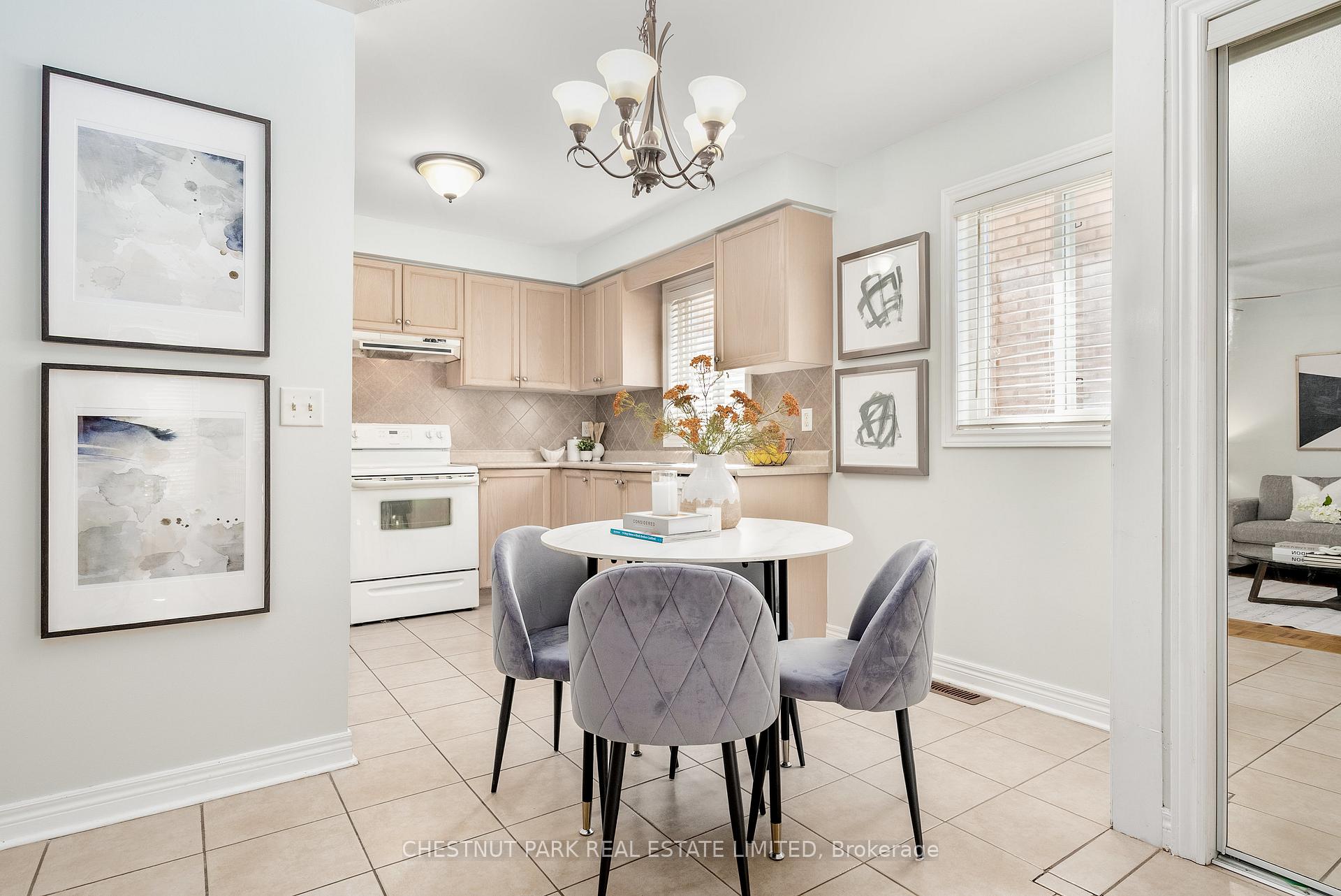 Photo 4 of 84 Macbride Crescent, Vaughan, Maple — HOMEH