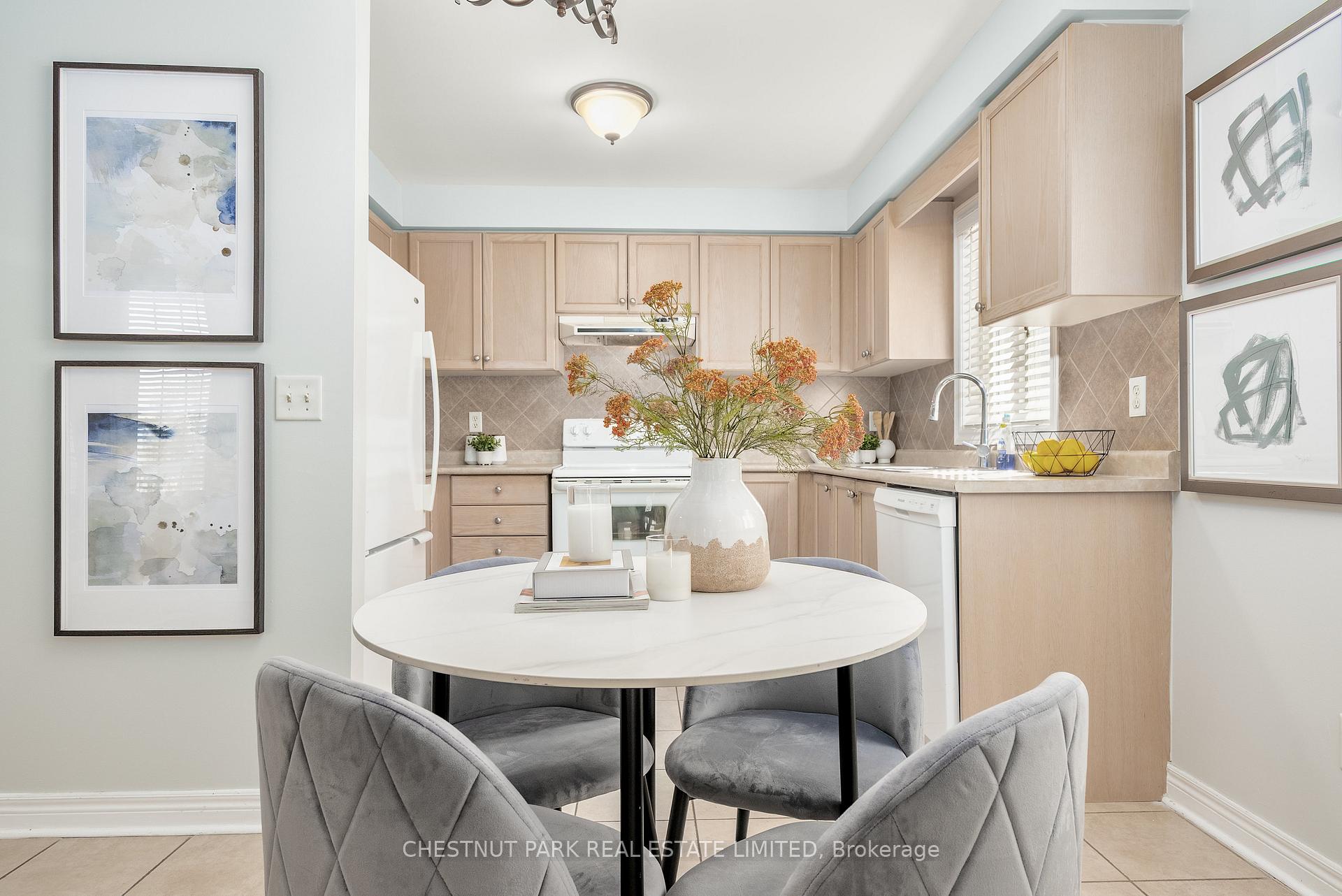 Photo 5 of 84 Macbride Crescent, Vaughan, Maple — HOMEH