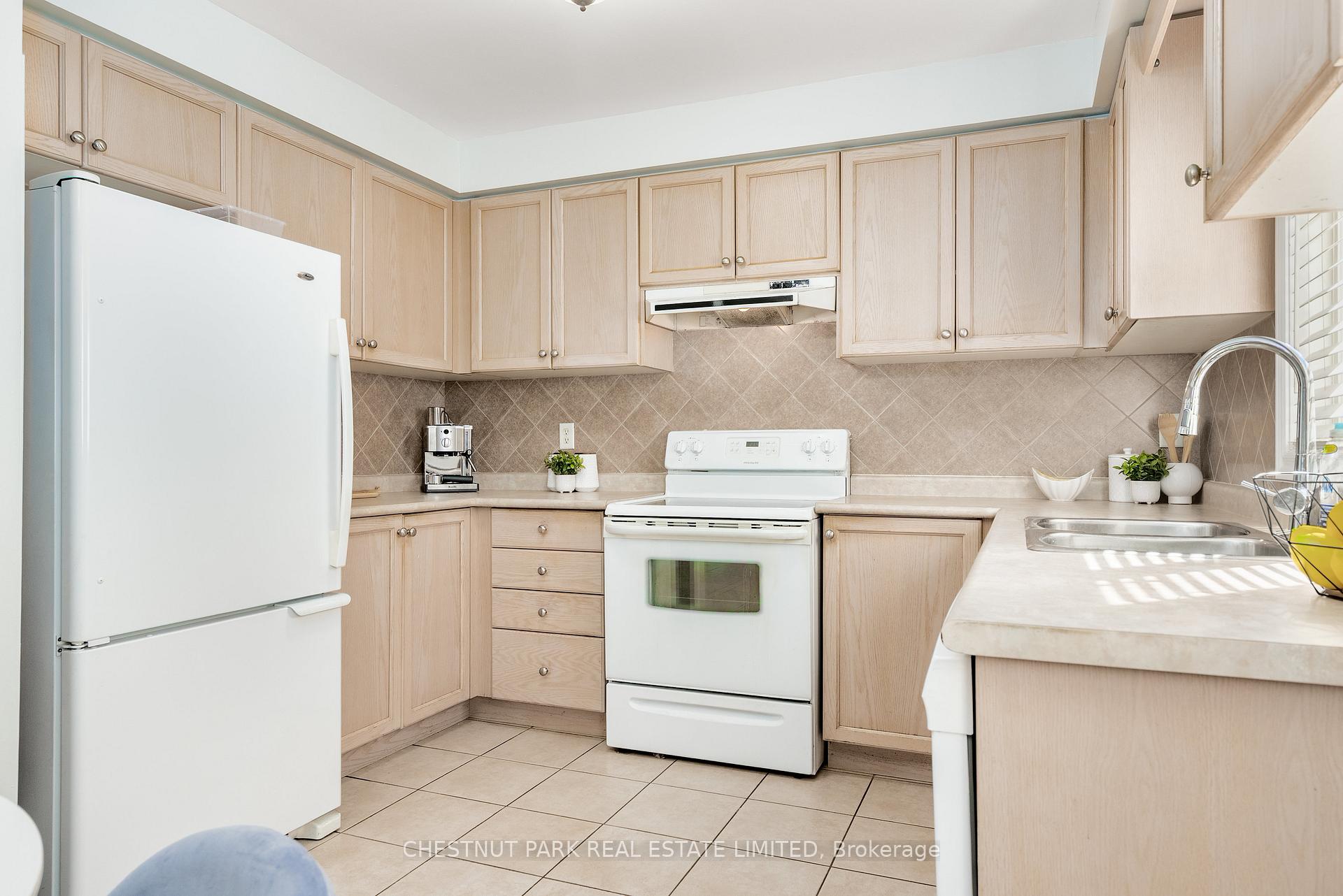 Photo 6 of 84 Macbride Crescent, Vaughan, Maple — HOMEH