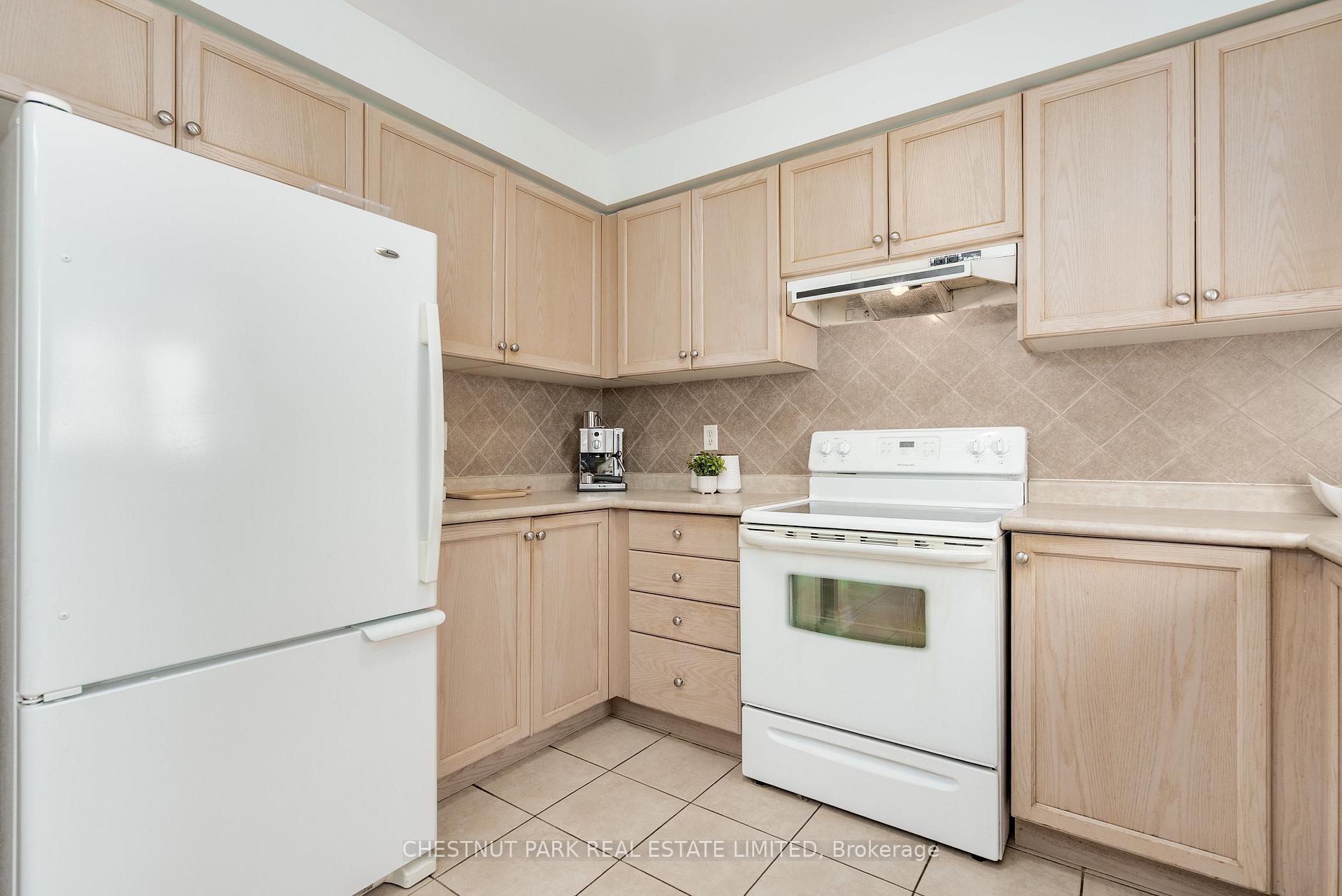 Photo 7 of 84 Macbride Crescent, Vaughan, Maple — HOMEH