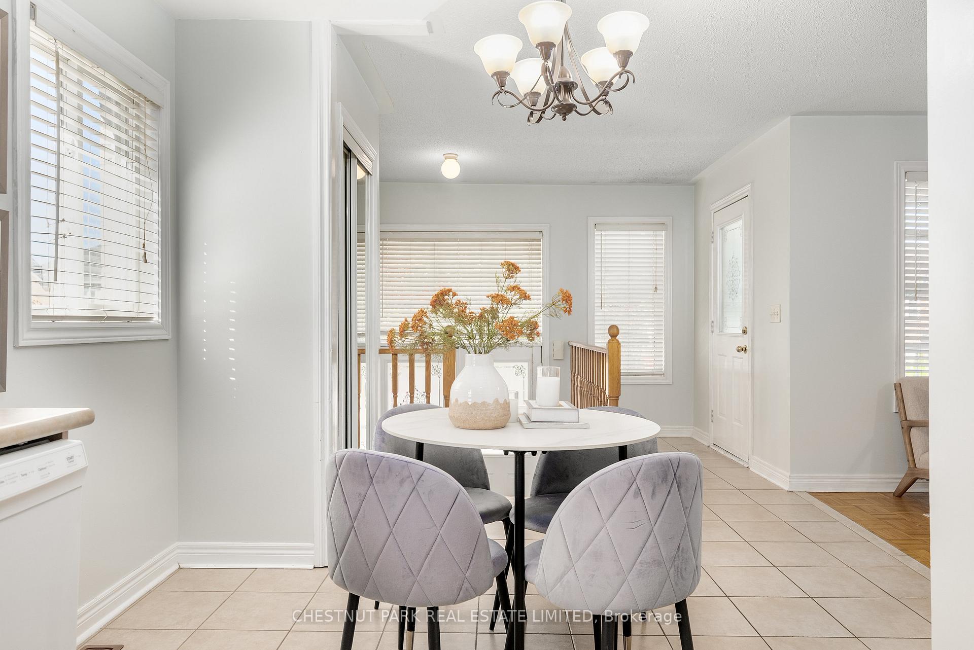 Photo 9 of 84 Macbride Crescent, Vaughan, Maple — HOMEH