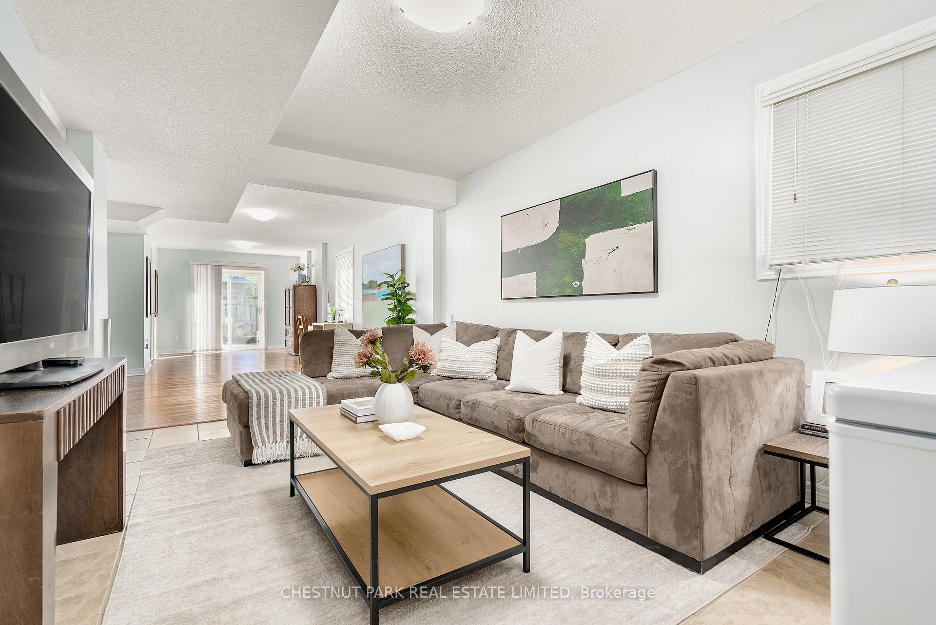 Photo 37 of 84 Macbride Crescent, Vaughan, Maple — HOMEH