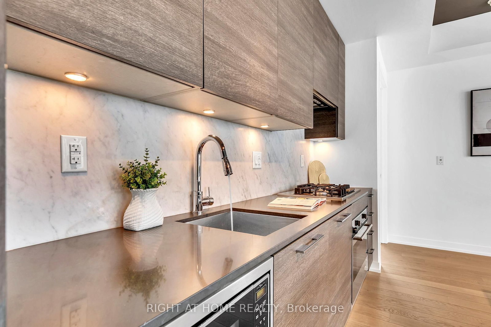 Photo 8 of Unit 613, 530 Indian Grve, Toronto, Junction Area — HOMEH