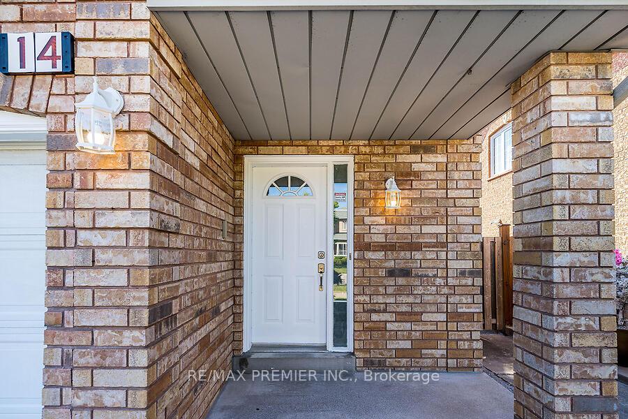 Photo 2 of 14 Opera Place, Vaughan, East Woodbridge — HOMEH