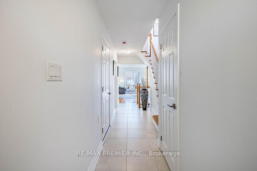 Photo 3 of 14 Opera Place, Vaughan, East Woodbridge — HOMEH