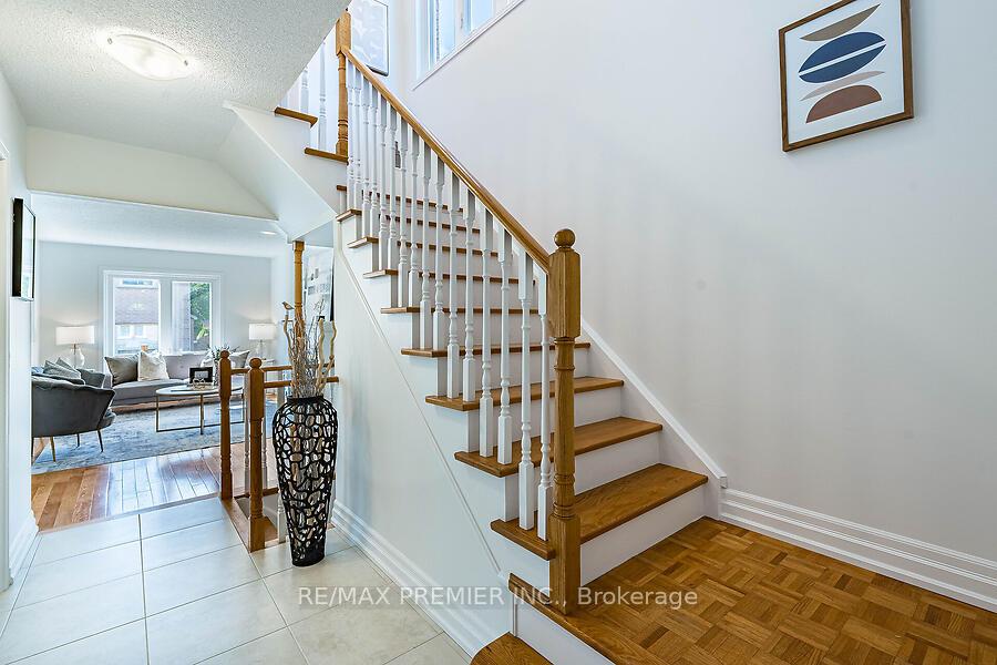 Photo 4 of 14 Opera Place, Vaughan, East Woodbridge — HOMEH