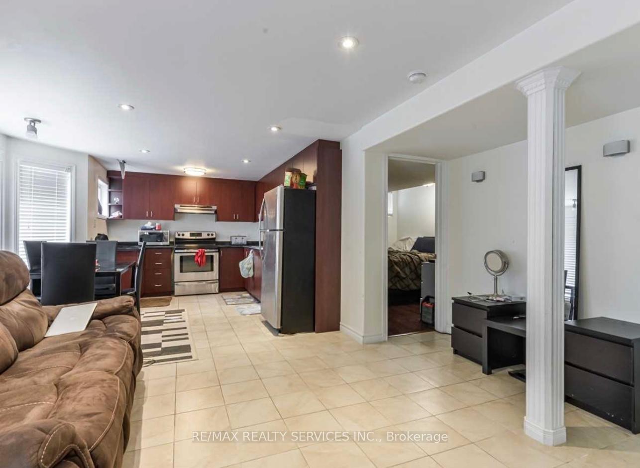 Photo 3 of Unit Basement, 6 Gale Way, Vaughan, Vellore Village — HOMEH