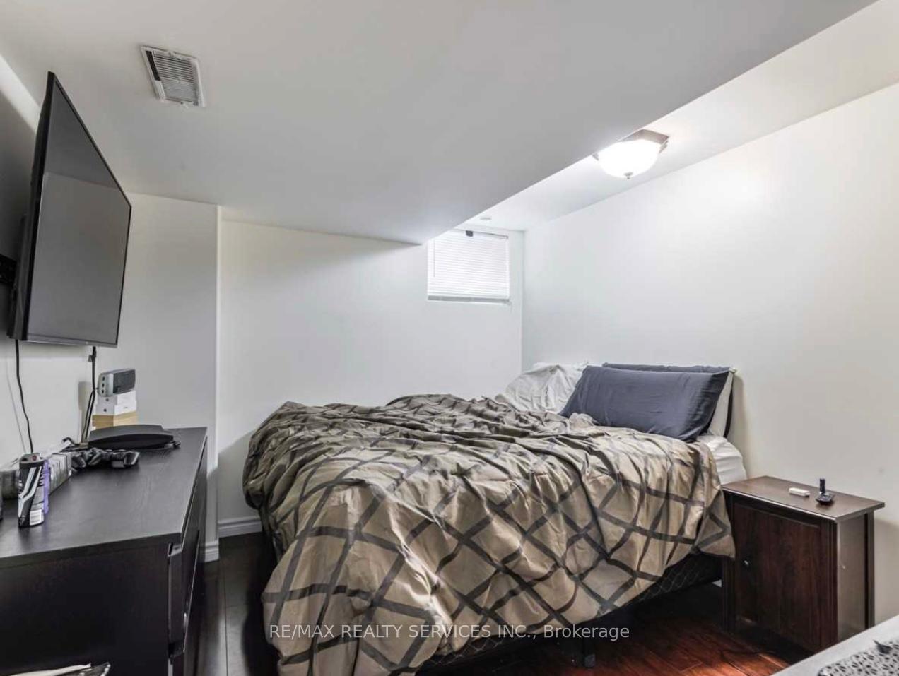 Photo 5 of Unit Basement, 6 Gale Way, Vaughan, Vellore Village — HOMEH