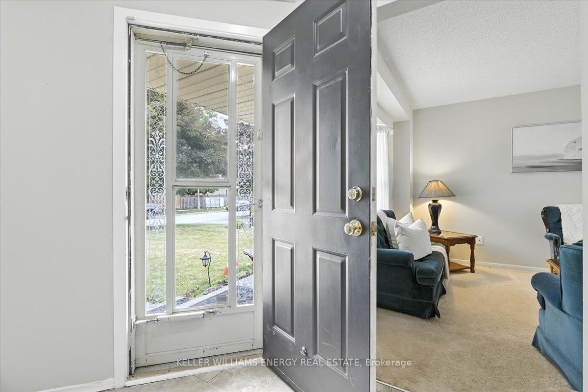 Photo 4 of 50 Plowman Drive, Ajax, Central — HOMEH