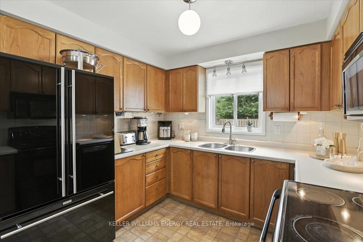 Photo 12 of 50 Plowman Drive, Ajax, Central — HOMEH
