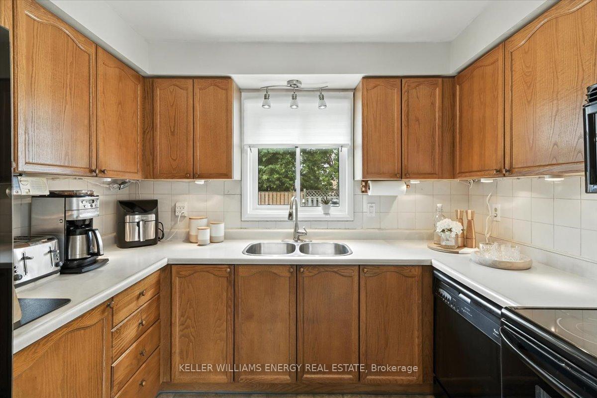 Photo 15 of 50 Plowman Drive, Ajax, Central — HOMEH