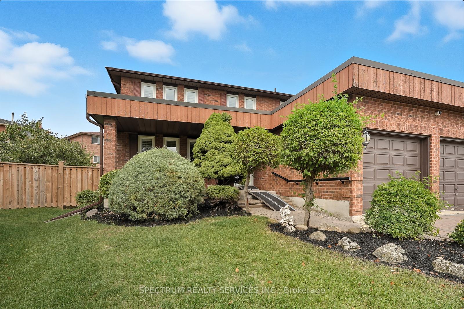 Photo 4 of 273 Triton Avenue, Vaughan, West Woodbridge — HOMEH