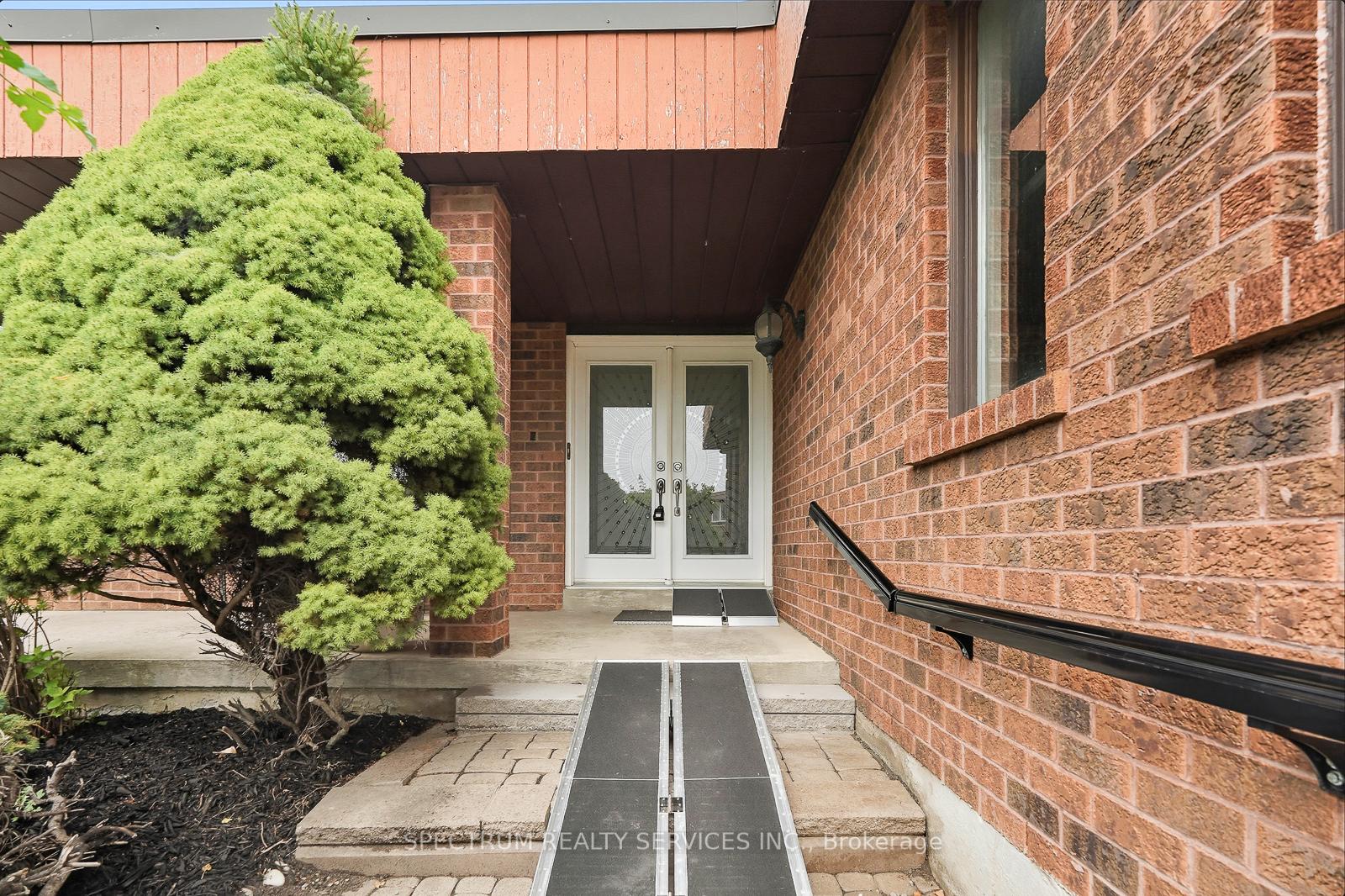 Photo 5 of 273 Triton Avenue, Vaughan, West Woodbridge — HOMEH