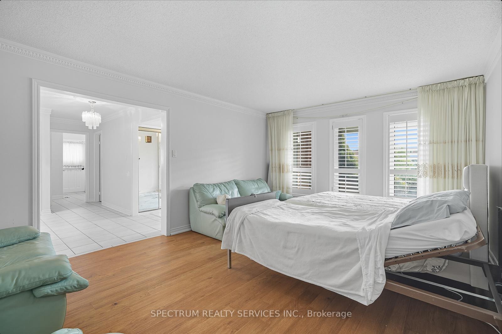 Photo 9 of 273 Triton Avenue, Vaughan, West Woodbridge — HOMEH