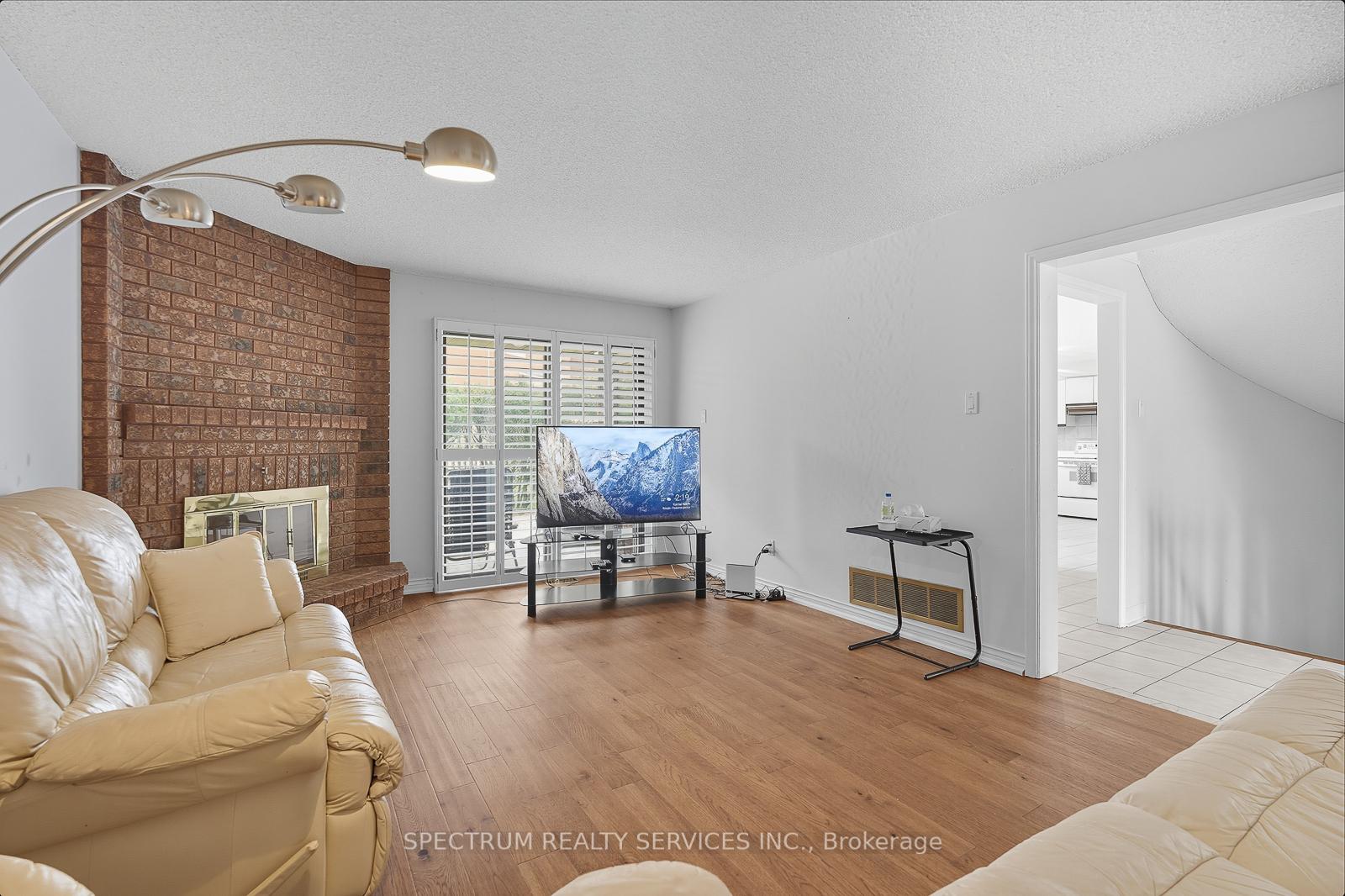 Photo 12 of 273 Triton Avenue, Vaughan, West Woodbridge — HOMEH