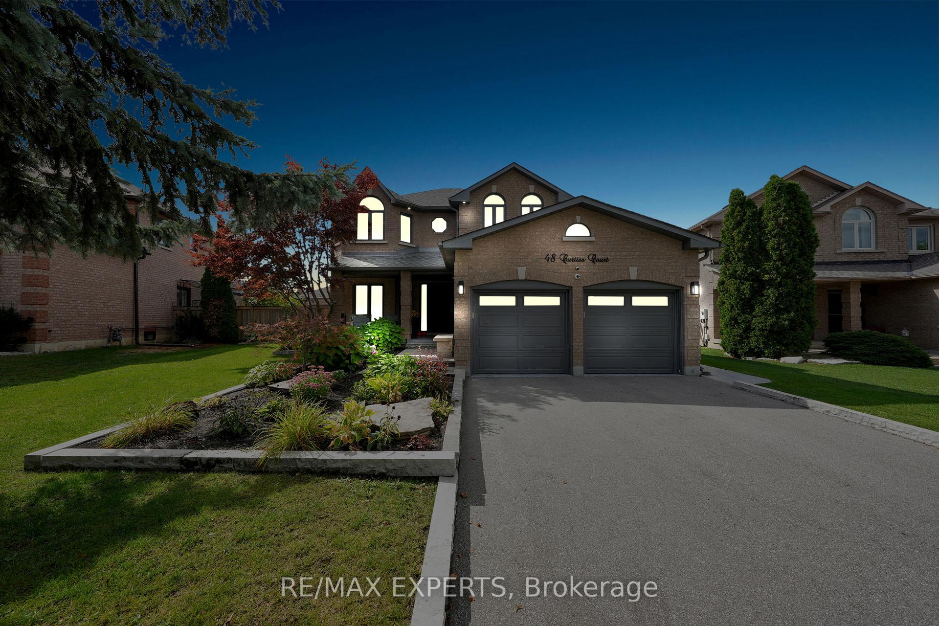 Photo 2 of 48 Curtiss Court, Vaughan, Maple — HOMEH
