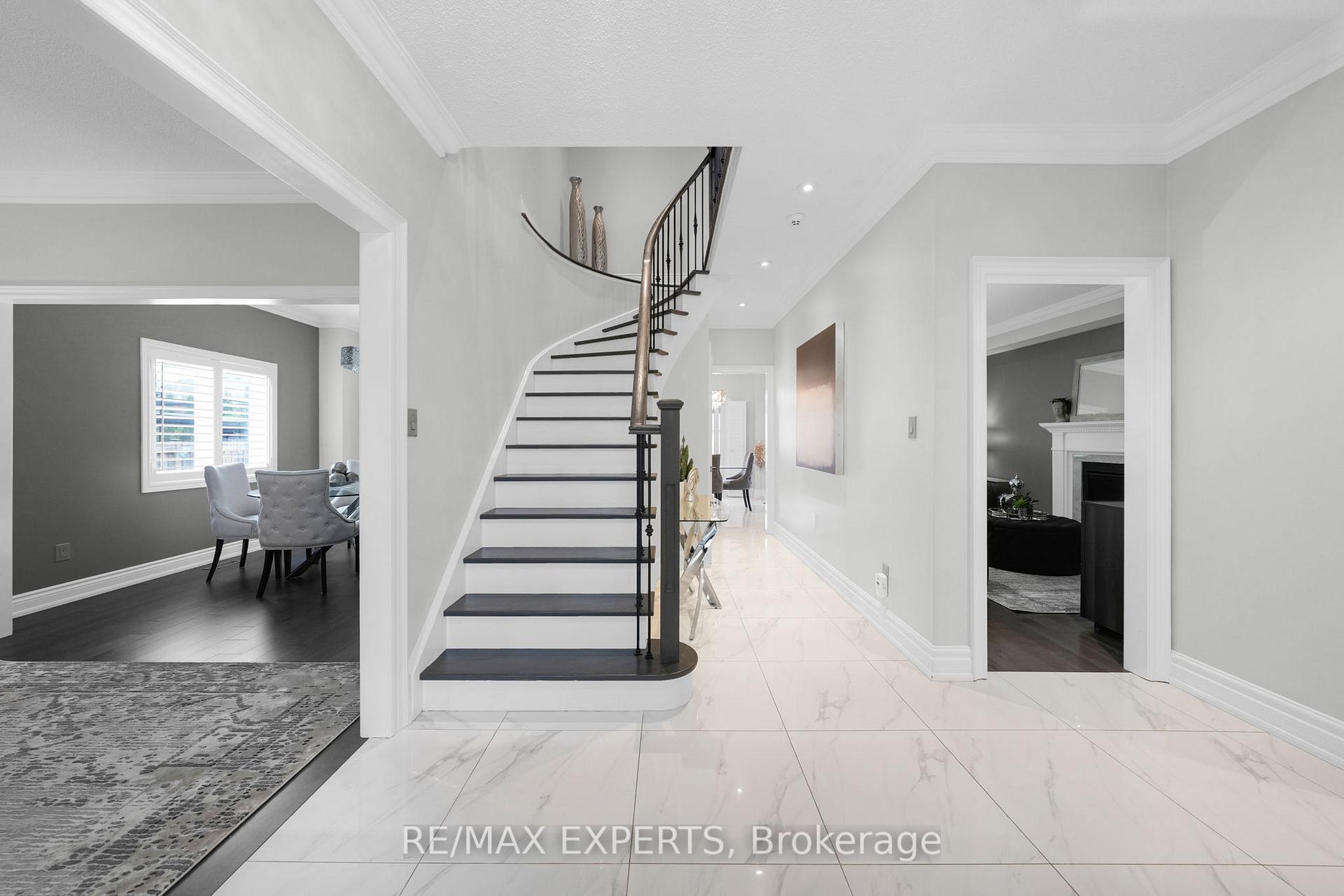 Photo 6 of 48 Curtiss Court, Vaughan, Maple — HOMEH