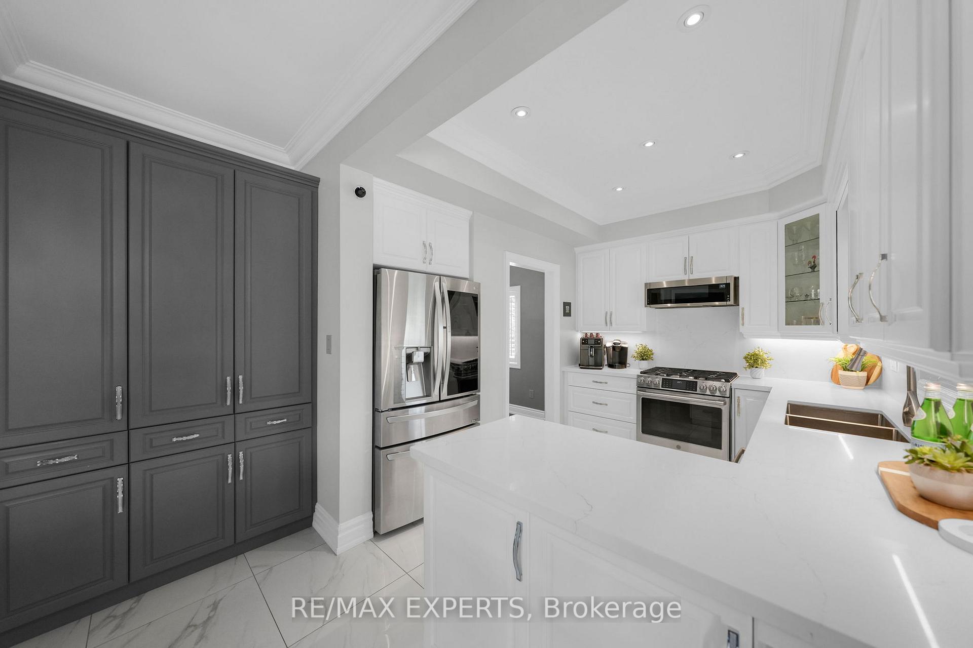 Photo 8 of 48 Curtiss Court, Vaughan, Maple — HOMEH