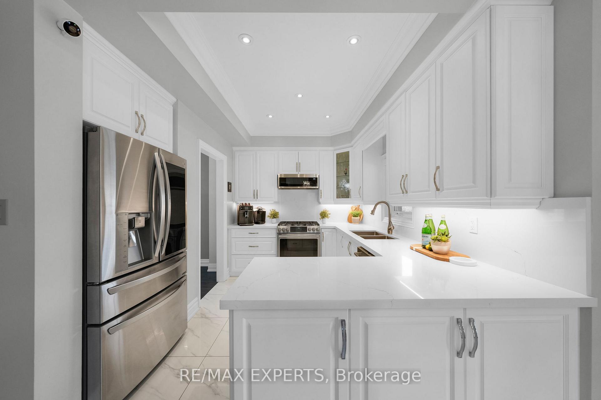 Photo 9 of 48 Curtiss Court, Vaughan, Maple — HOMEH