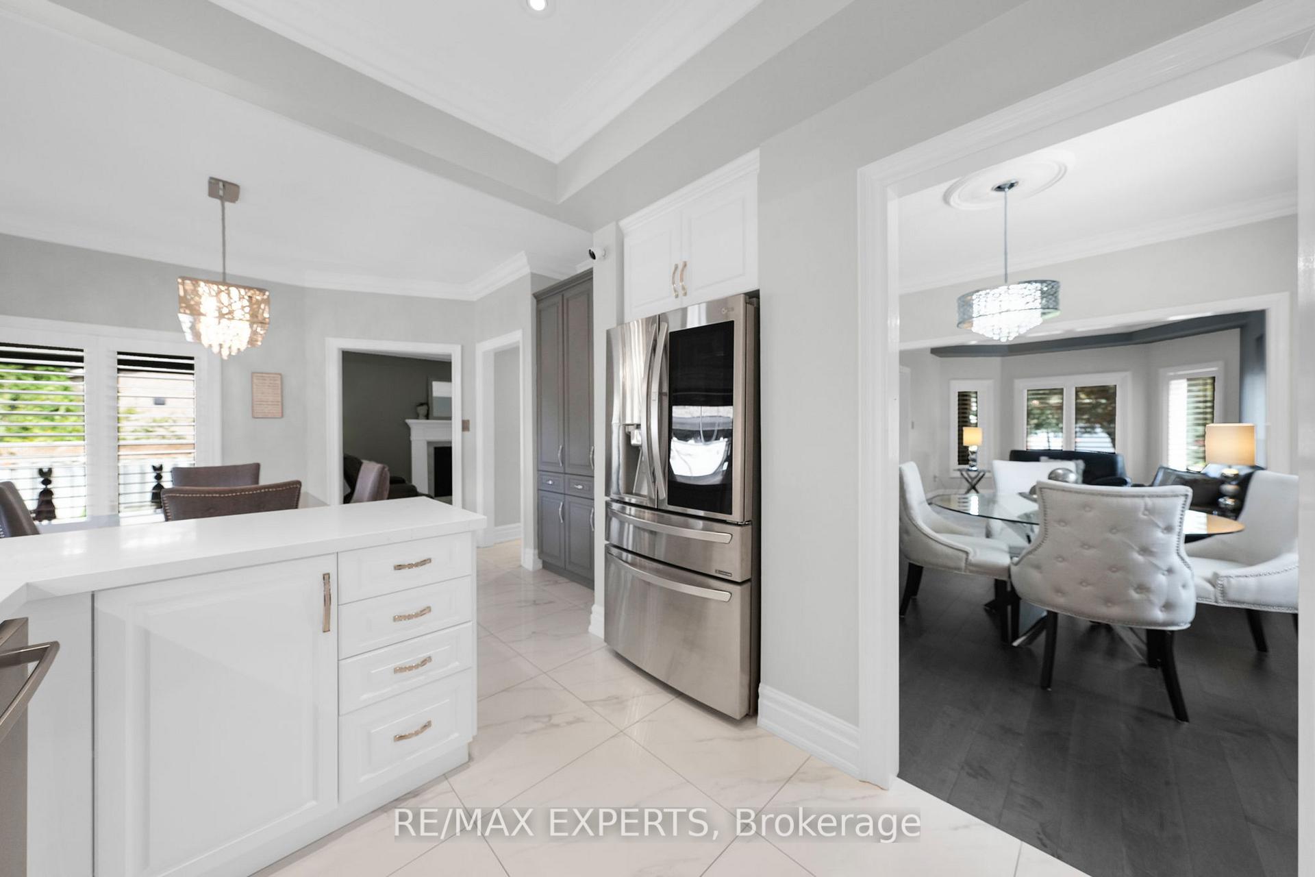 Photo 11 of 48 Curtiss Court, Vaughan, Maple — HOMEH