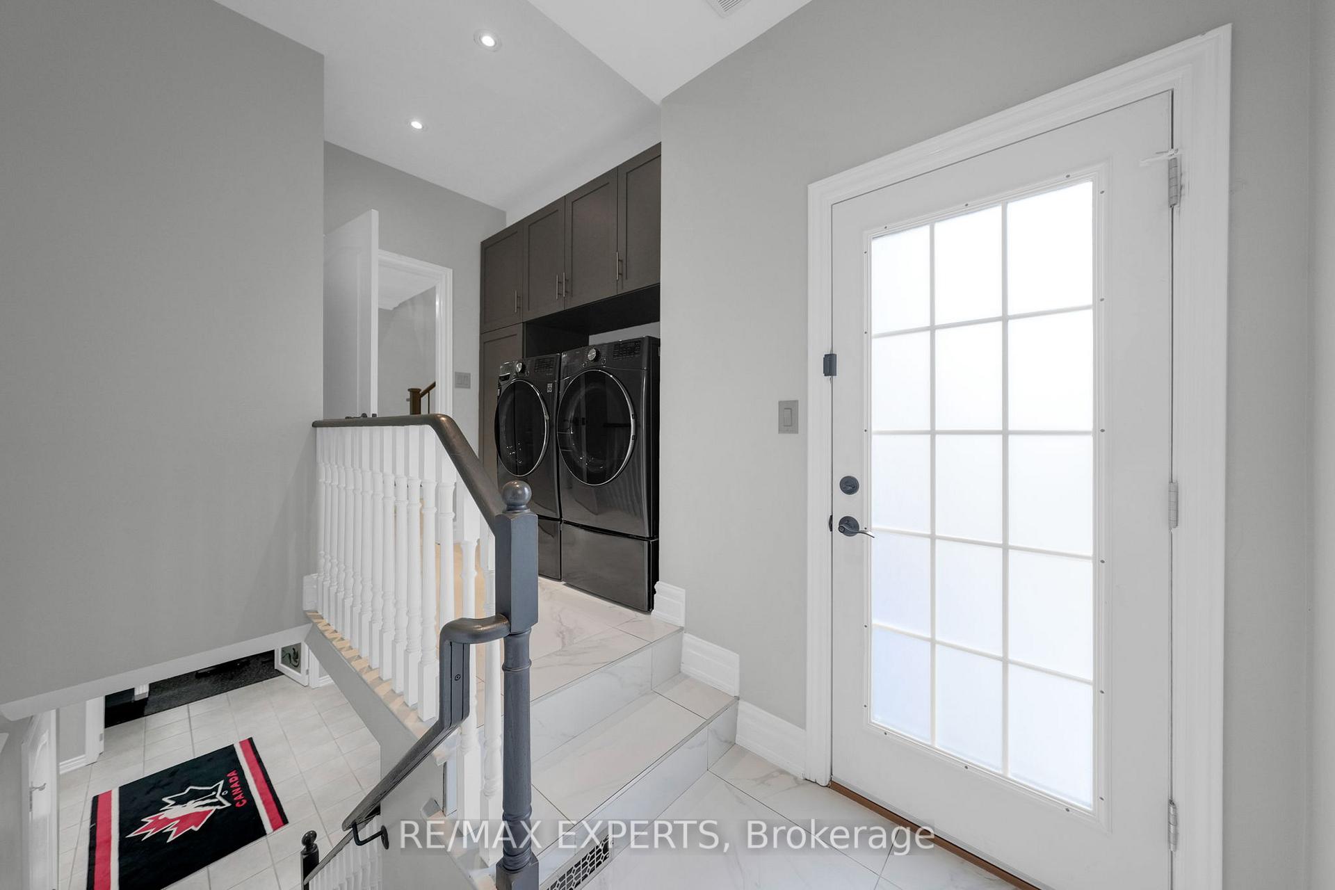 Photo 23 of 48 Curtiss Court, Vaughan, Maple — HOMEH